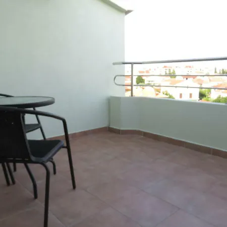 Apartment Modern And Stylish Apartment Tajmin *