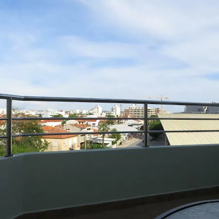 Modern And Stylish Apartment Tajmin ザダル